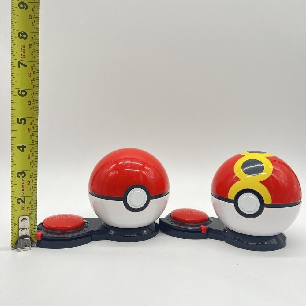 Pokémon Surprise Attack Spinning Poke Ball Battle Game‎ Replacement 2 Lot W Toys - Picture 4 of 4